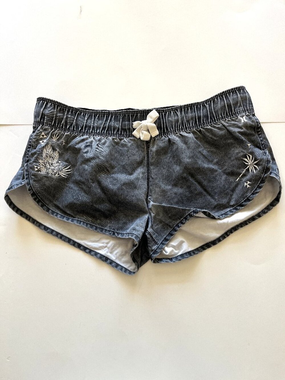 Hurley Women's Standard Embroidered 2.5" inch Wash Board Swim Short Size M